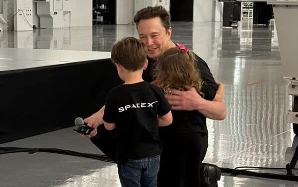 بیٹے کا نام بھارتی سائنسدان اور بیٹی کا ویڈیو گیم پر رکھا؛ ایلون مسک