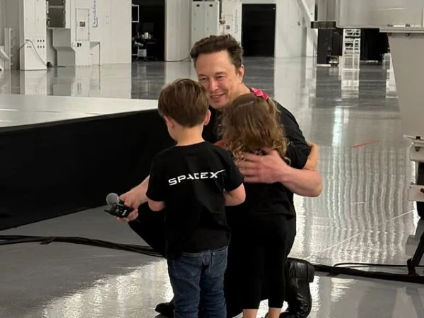 بیٹے کا نام بھارتی سائنسدان اور بیٹی کا ویڈیو گیم پر رکھا؛ ایلون مسک