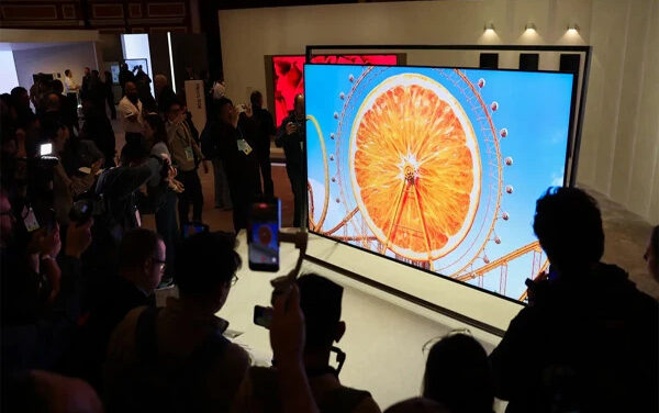 سام سنگ نے دنیا کا سب سے بڑا ٹی وی نمائش کیلئے پیش کر دیا